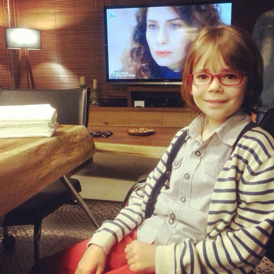 Ata_Berk_Mutlu's tweet photo. 13.bölüm yemeğine geldik... 🍴🍷#PoyrazKarayel bu akşam #babaiçin diyecek. Herkese iyi seyirler diliyorum... 📺👍 http://t.co/fzzHnXr4zp