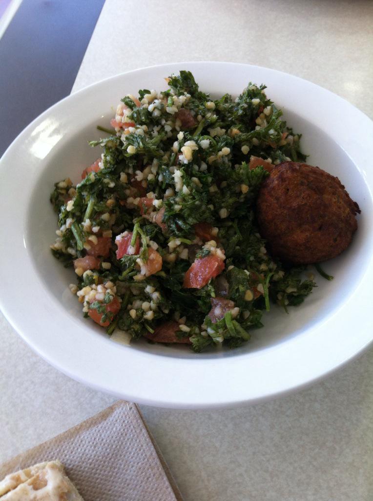 StroseAmelia's tweet photo. THE DINING HALL HAD TABOULEH AND FALAFEL I HAVE NEVER BEEN HAPPIER IN MY ENTIRE LIFE 😍😍😍 http://t.co/W1CoriWKMi