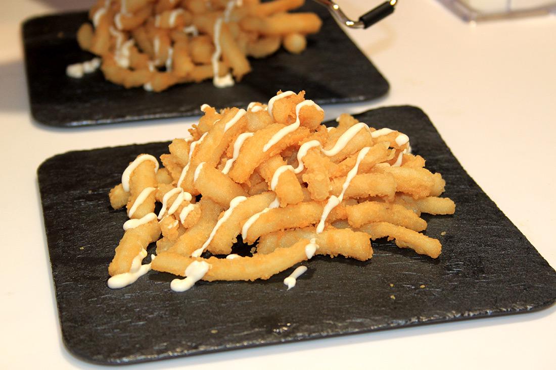 riceandtapas's tweet photo. De paseo por la Rambla?, disfruta de la Semana Santa Alicantina y de nuestro tapeo de noche! :) http://t.co/Zxw1DPntrA