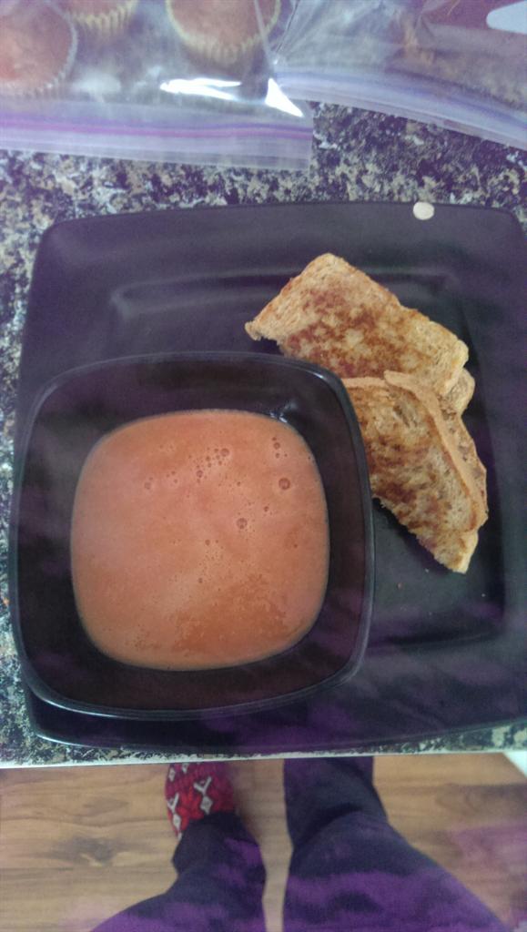 aerickson06's tweet photo. Classic @Dpasychnyk lunch #grilledcheese #tomatosoup #milknotwater http://t.co/UPMdmqXZO3
