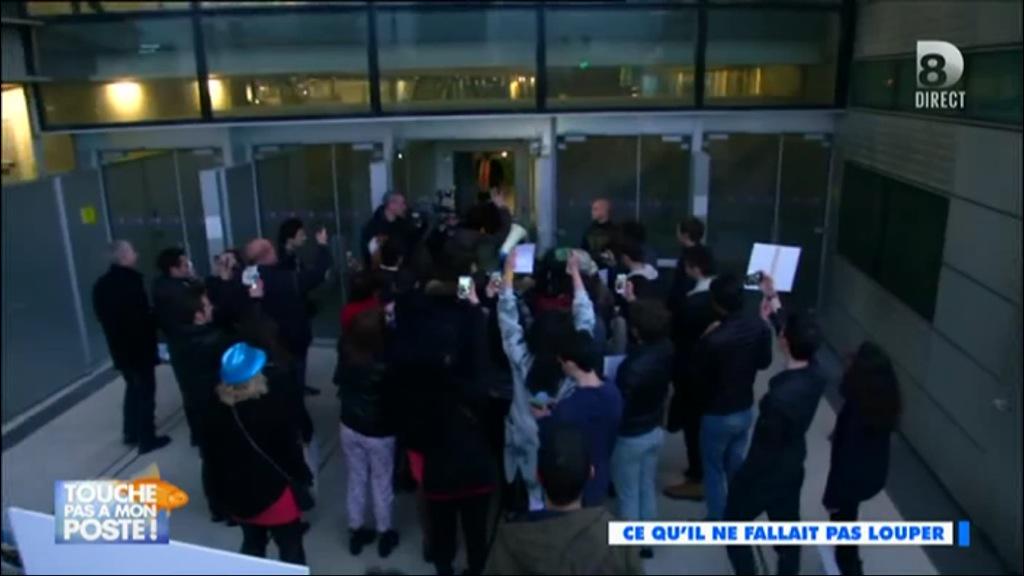 TBT9_W9's tweet photo. "Ouvrez-moi cette pu**** de porte !!!" #TPMP #HanounaPresident http://t.co/TP4KRjEblg