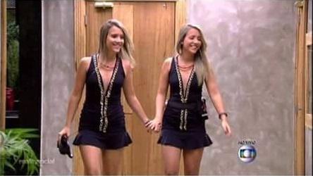 flopwiak's tweet photo. amei a participação do emoticon 👯 no BBB MelFronckowiakVaiDominarOPJB http://t.co/ne5LKTED0q
