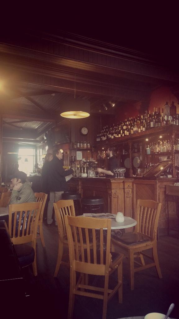 ClaireGandT's tweet photo. Great lunch @LeithShoreBar best French onion soup ever!! Giant gruyere crouton #nomnom http://t.co/jzkVn6rztE