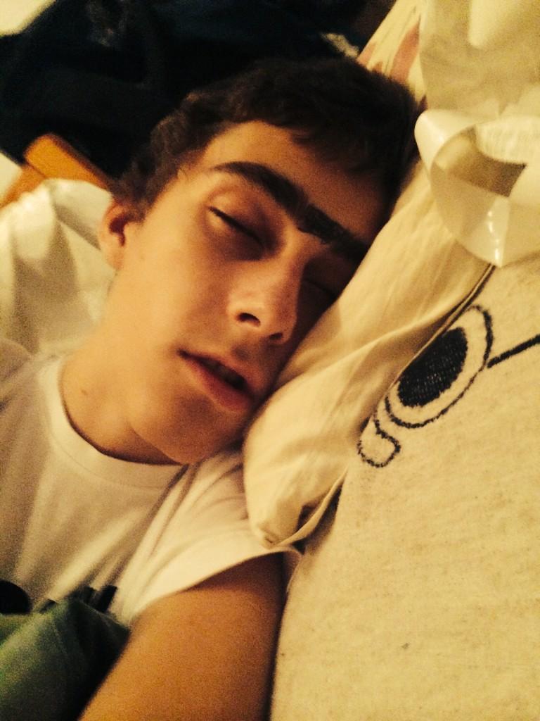 PMGlyf's tweet photo. Siis, kui lõpuks saab läbi raske koolinädal http://t.co/8mXEOCX2cJ