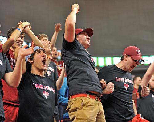 teamsnap's tweet photo. Retweet if you're a die-hard sports fan! http://t.co/tYniccg2yo #youthsports http://t.co/k9vXTE8yHt