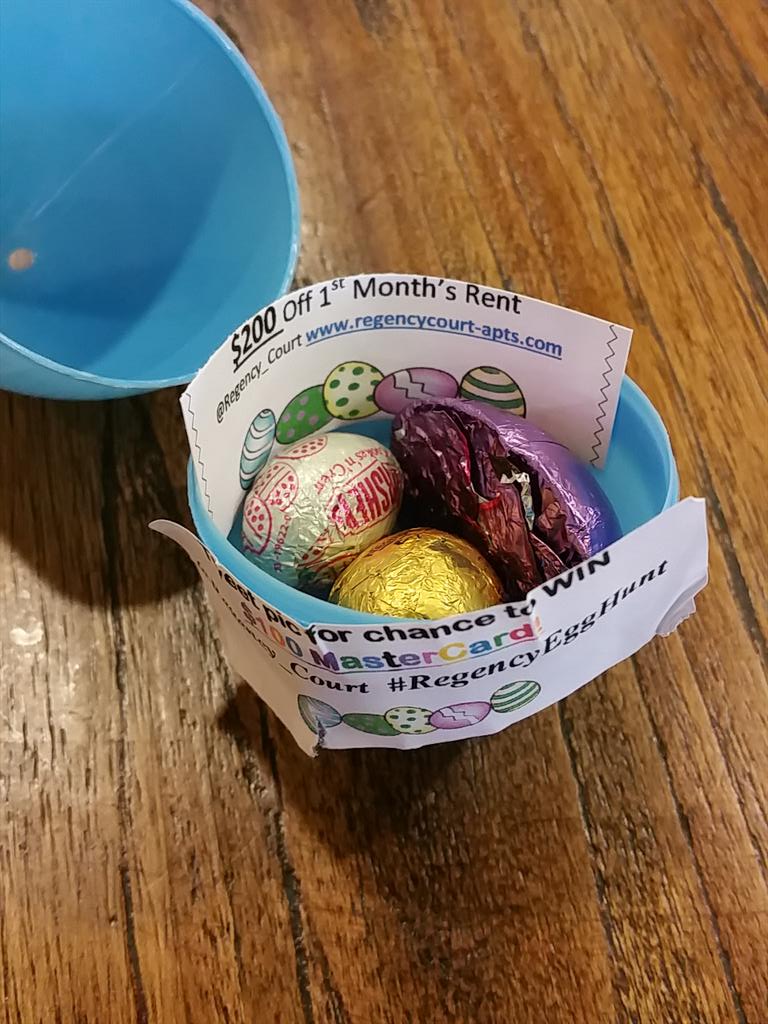 Thomaslevine22's tweet photo. Easter bunny brightened my day with a treat from @Regency_Court #RegencyEggHunt http://t.co/khzWwb2GjY