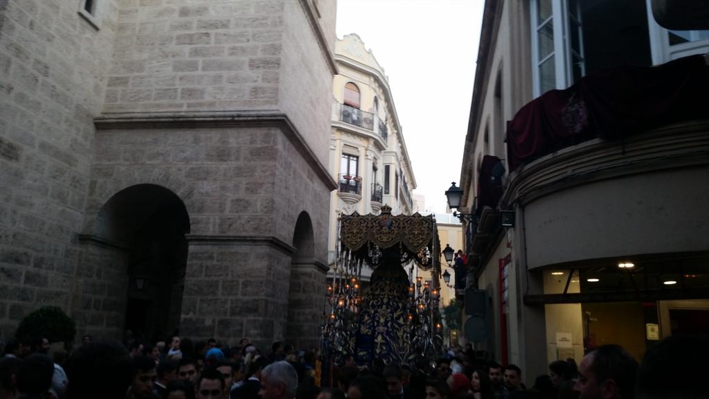 BandaSorbas's tweet photo. La Virgen de la Merced en Santiago. Ha sonado "Soledad de los Servitas" (A. Moreno). #SSantaAlmeria http://t.co/2xZ1xXEVVi