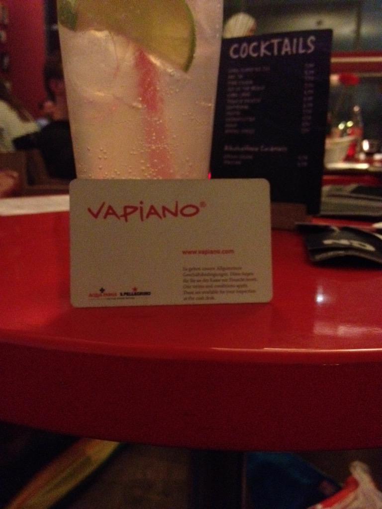 byMongo94's tweet photo. Schön im Vapiano was essen mit @FabsiFTW @xErdbeerchen #coolertag #köln http://t.co/0KASZbf3sP