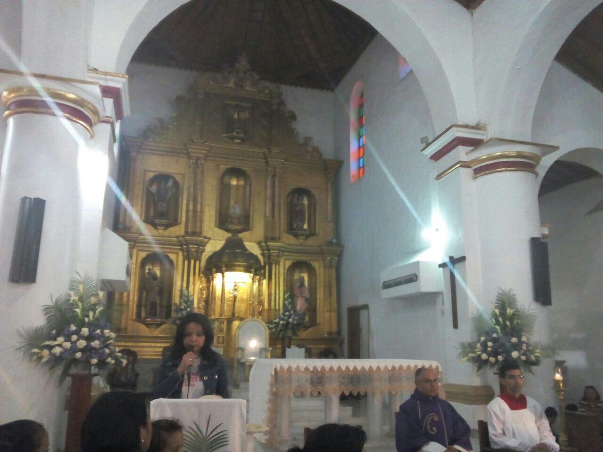 IMMUJER_BNA's tweet photo. En misa del Nazareno/Catedral de Barcelona! .@Alcaldia_Bna .@GuillermoCompa .@IMMUJER_BNA .@DinorahRequena http://t.co/MWZoFoHgoJ