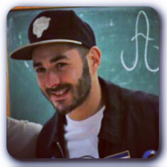 MrsElena_M's tweet photo. #KB9 #KB10 #KB #BenzemaPerfectPlayer #Benzema #KarimStyle @Benzema 😍😍😍 http://t.co/QjN6eNwSrF