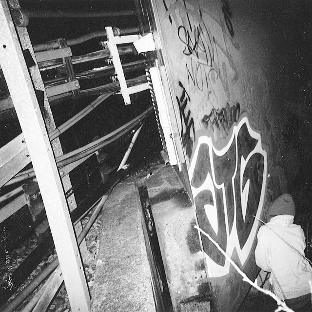 ATG_WORLD's tweet photo. 2002? #ATGLDN http://t.co/ahpwWRJ1n1 http://t.co/ylFiHPV3io