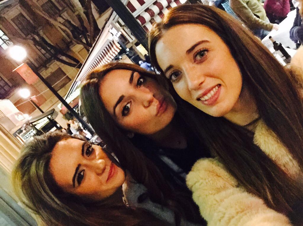 Mariate1996's tweet photo. Miércoles Santo con lo mejorcito🎺🎷🎻🎶🎍🎉🍻🍗🍤😍😍 http://t.co/kqMyAGxfMe