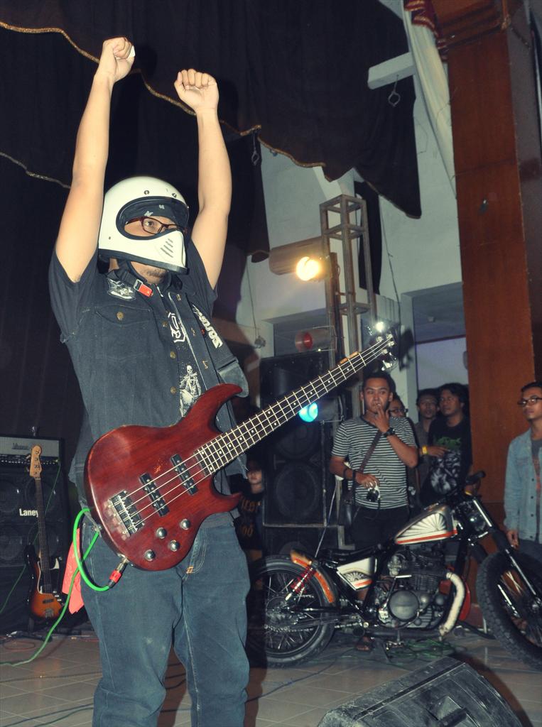 "<a href="/Pr/">San Juan Weather</a> silahkan di follow jika berkenan. Band ganas dari Ngawi <a href="/BERINGAS_Stoned/">BERINGAS_Jalanan</a> "seganas gitaris kalian teman,, wkkwkwkw