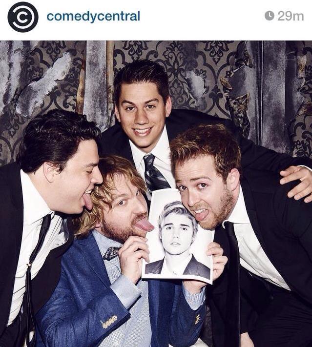 BiebasCrew's tweet photo. (+) son grandes beliebers. #BieberRoast #BibTime.''- Comedy Central vía Instagram. http://t.co/sPlG5lXCJ0