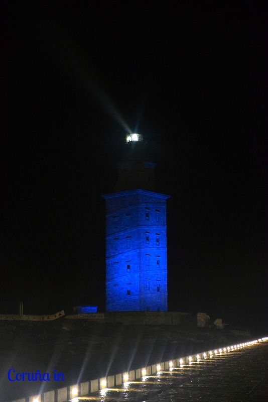 Coruna_in's tweet photo. #BuenasNoches #Coruña @torrehercules #LaTorreAzul #solidaridad #autismoAzul #fotografia #primavera http://t.co/vvNHh7lM1u