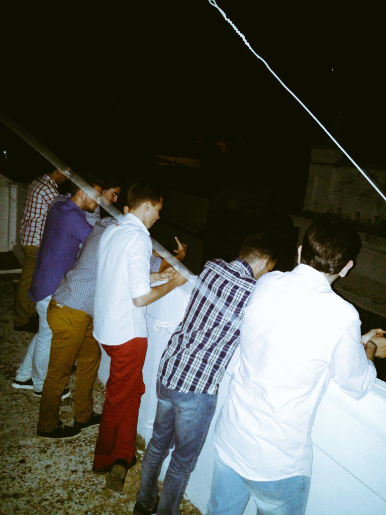 manuel169716's tweet photo. "@ivanfcm: Palco VIP en calle tahona 5€ entrada anticipada + 1 consumición (tapeo gratis) #JipilonciosSs15 http://t.co/uaO33qqVwf"