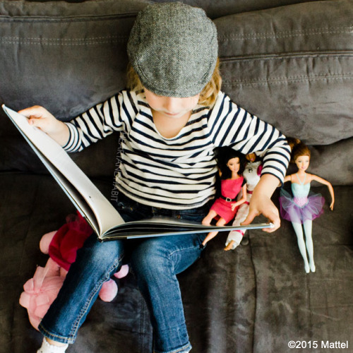 Barbie's tweet photo. Reading can unlock the most creative of imaginations! Who knows what adventures are in store! @heartandhabit http://t.co/wOpvCeTeOK