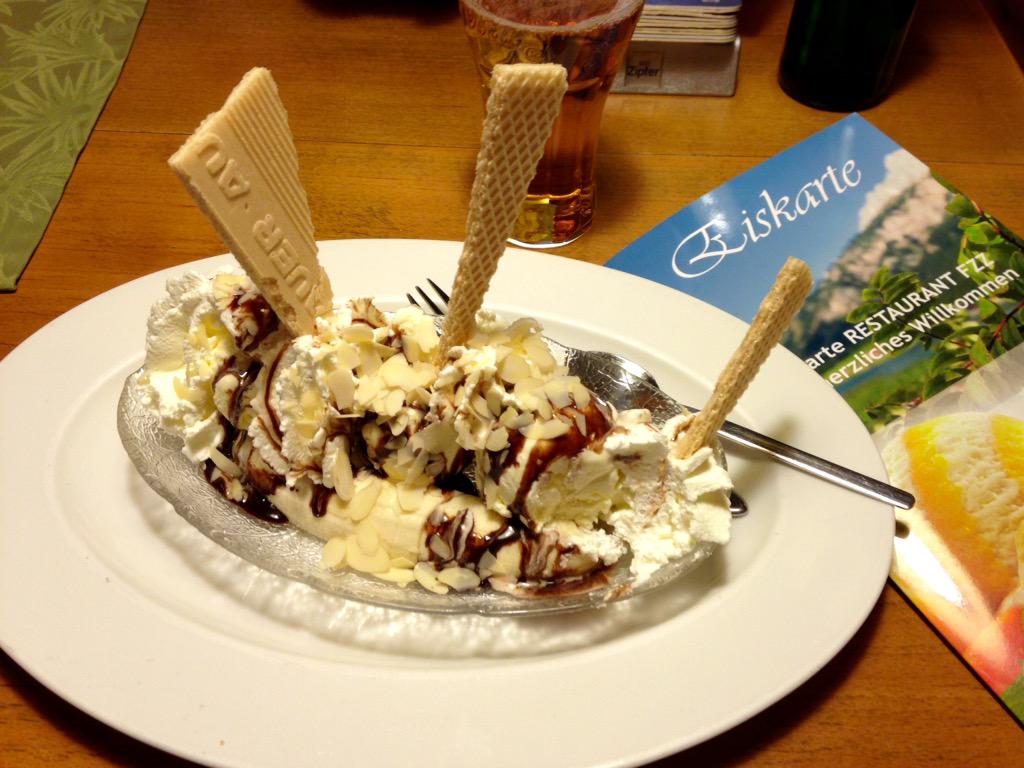 Q3Austria's tweet photo. Ice cream treats after our swim. #bananasplit @q3academy http://t.co/WIKiysnzEJ