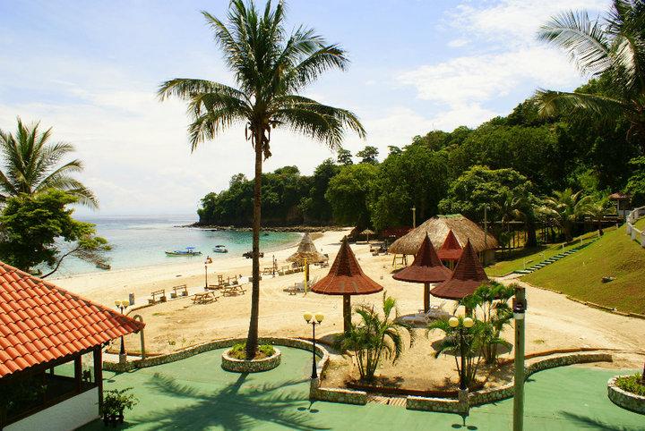 Isla Contadora tiene hoteles, restaurantes y preciosas casas. Disfruta de sus playas paradisíacas con <a href="/air_panama/">AirPanama</a>