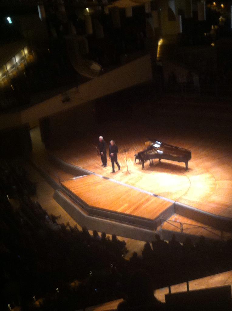 mystic_cat's tweet photo. The duo recital was a succession of solos that ended with the true duo of the sonata by C Franck #magicviolin http://t.co/K9cFbkyJ94
