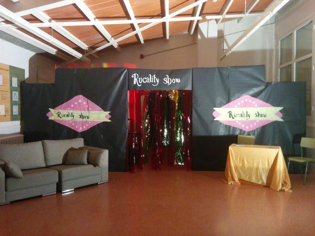 Tot és llest per la última gala del #rucalityshow! Podeu votar via twiter als guanyadors amb # el grup seleccionat!