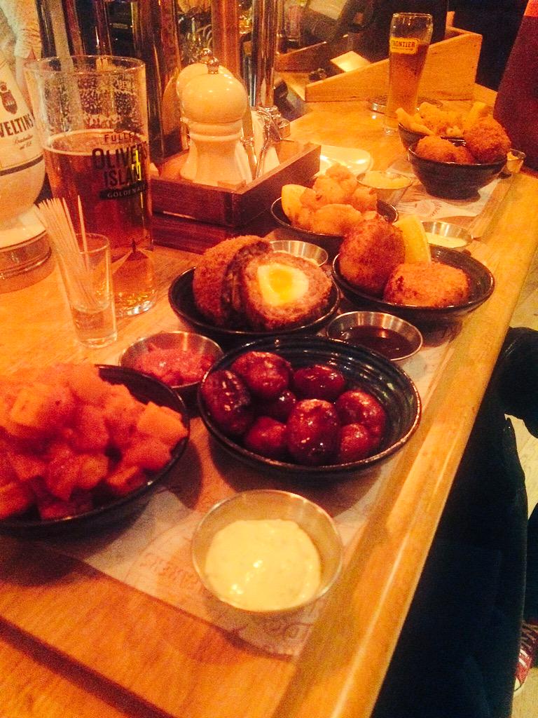 Sharing boards and a pint of Oliver's Island, perfect Wednesday! @onlyatfullers @pridefooddoc #Guildford