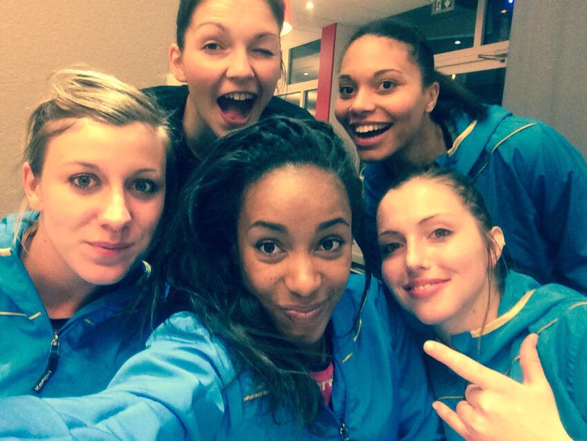 Estellenzeminko's tweet photo. Rdv en Playoff ! #roseetfière @NLA_HB @handlfh #Heureuses http://t.co/g9EK8krJAu