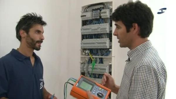 canalblau's tweet photo. [VÍDEO] http://t.co/6X4dXQkbhL Al #iEnginy de @CETIVG parlem de la verificació d'instal·lacions elèctriques http://t.co/KJY2kUf5DM
