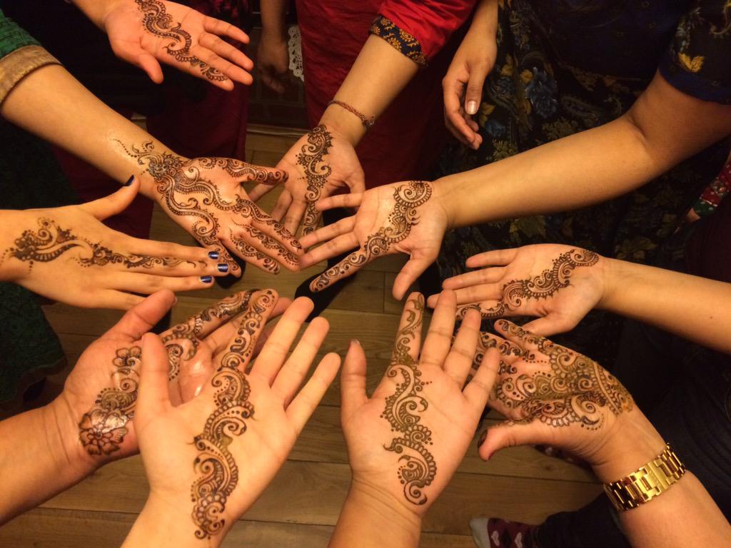 aly_and_varsha's tweet photo. #mehndifun #henna #partytime #meandmygirls #alyandvarsha http://t.co/lPEpy8ycRn