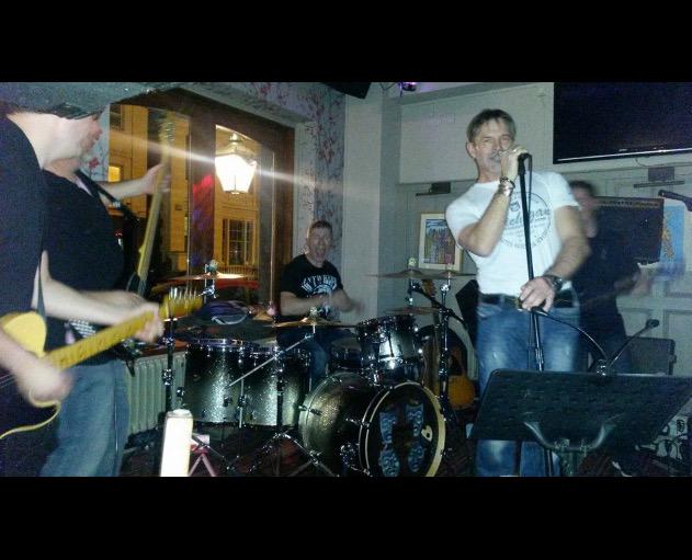GCComeOn's tweet photo. Yes. It's because he chose to be a drummer. http://t.co/oYDu7TDMka