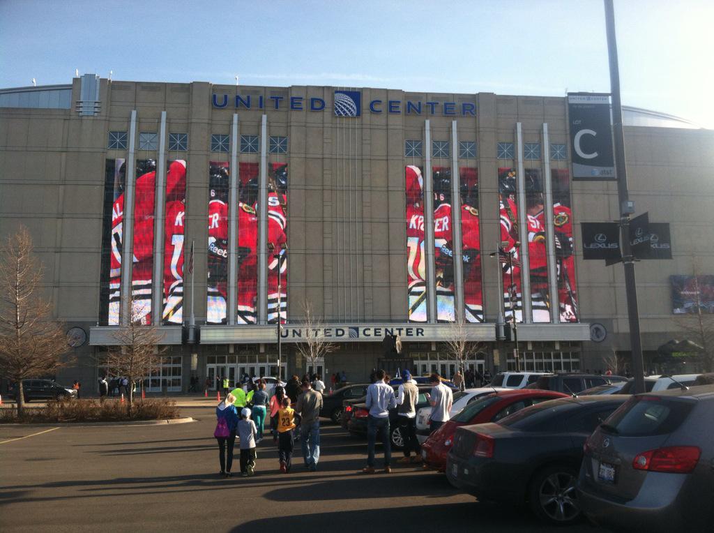 LitFuse_'s tweet photo. Here at the United Center! #LitFuseProductions π£π http://t.co/RydgR6Bd3F