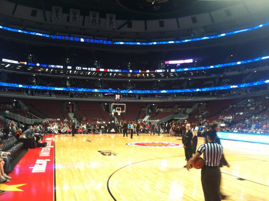 LitFuse_'s tweet photo. Here at the United Center! #LitFuseProductions π£π http://t.co/RydgR6Bd3F