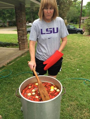 jillwilson_unca's tweet photo. Best day when Fran boils for the staff! #seauxgood http://t.co/FgwjWyT2Fo