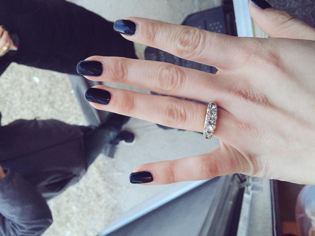 ChloeGMoretz's tweet photo. It fills me w so much pleasure to tell the world that I'm officially engaged ! http://t.co/gVsAVL0QZf