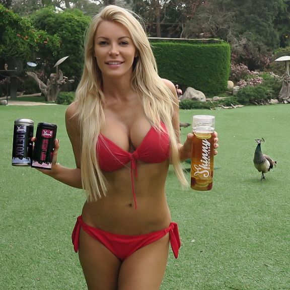 Crystal Harris la sexy esposa de Hugh Hefner.