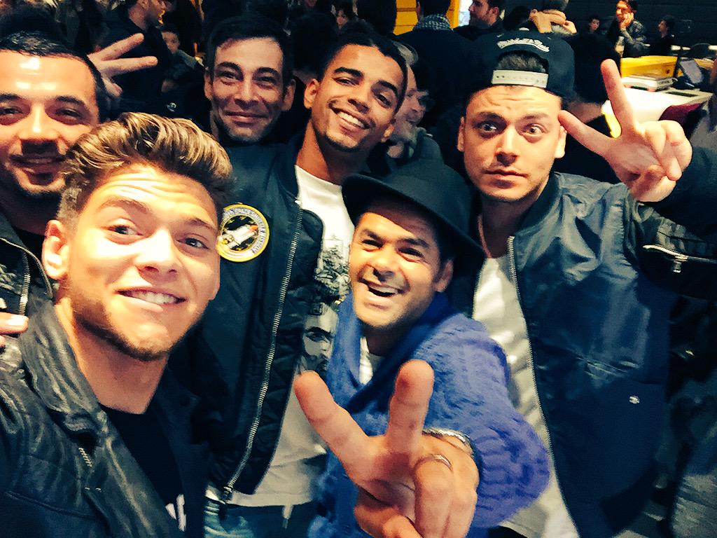 kevadamsss's tweet photo. #PourquoiJaiPasMangeMonPere #Enorme http://t.co/x7fMLj5PtQ