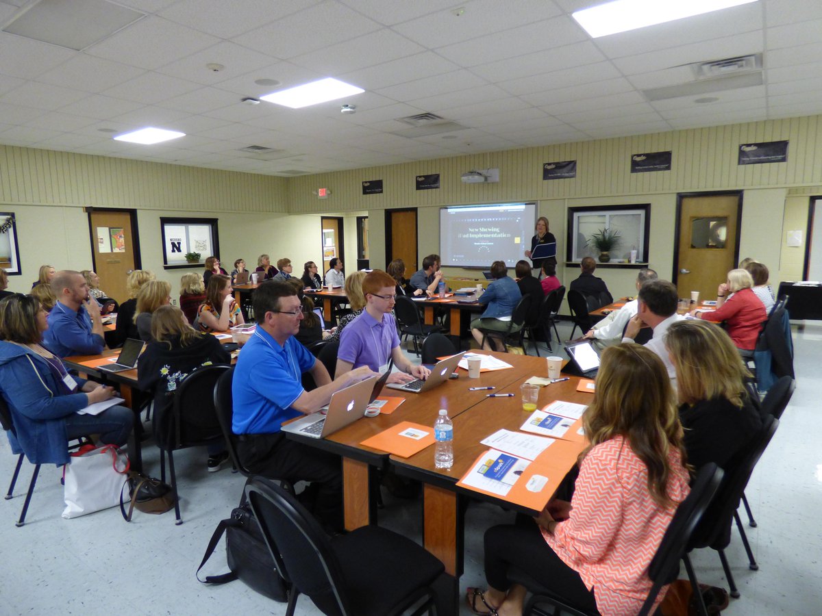 eSparkLearning's tweet image. Thanks @NeoshoR5SD for hosting a wonderful #iPadLearning event with us today! Big thanks to @jyhawkfan45 :)