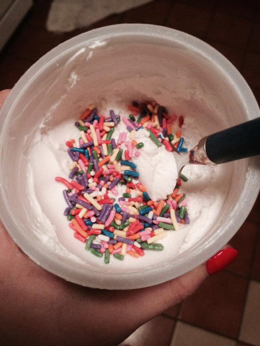 #imanadult #dinner #sprinkles #frosting #love http://t.co/Vhm4lm8Fiq<a href="/tag/imanadult"class="tags">#imanadult</a><a href="/tag/dinner"class="tags">#dinner</a><a href="/tag/sprinkles"class="tags">#sprinkles</a><a href="/tag/frosting"class="tags">#frosting</a><a href="/tag/love"class="tags">#love</a>