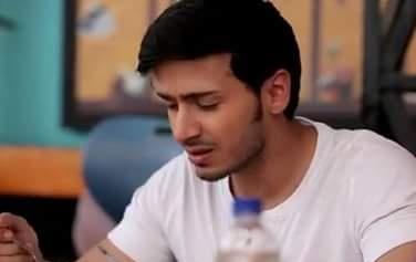 Varsharoy5's tweet photo. R-"Lagta h 4 din pehle ki hain" S-"Tumhare uss helper ne jo jali hui rotiya banaya thi usse toh acha hain" #DsKids 😂 http://t.co/I56AQ0aE0Q