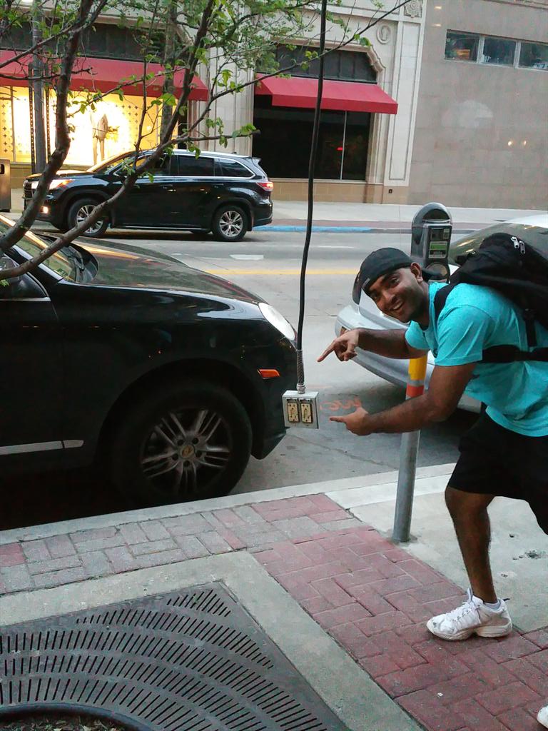 IndieCacooo's tweet photo. @nodDFW @ChicagoGupta . Free plugs. #Chargeforfree http://t.co/6NF6EkyIMN