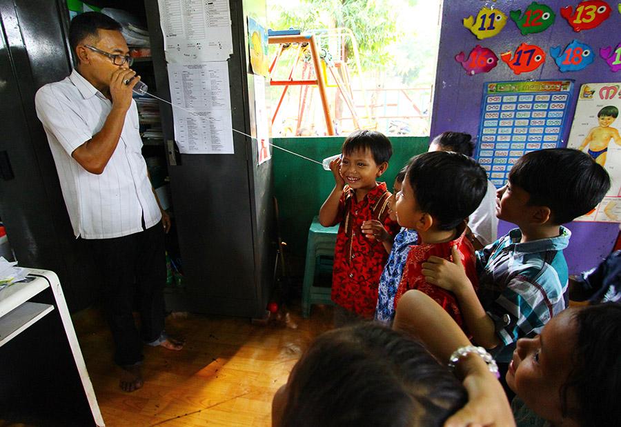 Shirley_Angelic's tweet photo. @Kemdikbud_RI Belajar Sains sambil Bermain #lombafotokemdikbud http://t.co/cDVM2tGeHn