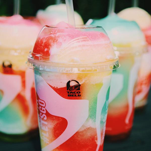 tacobell's tweet photo. Unicorns are real. #RainbowFreeze http://t.co/RZ3VlxVLjP