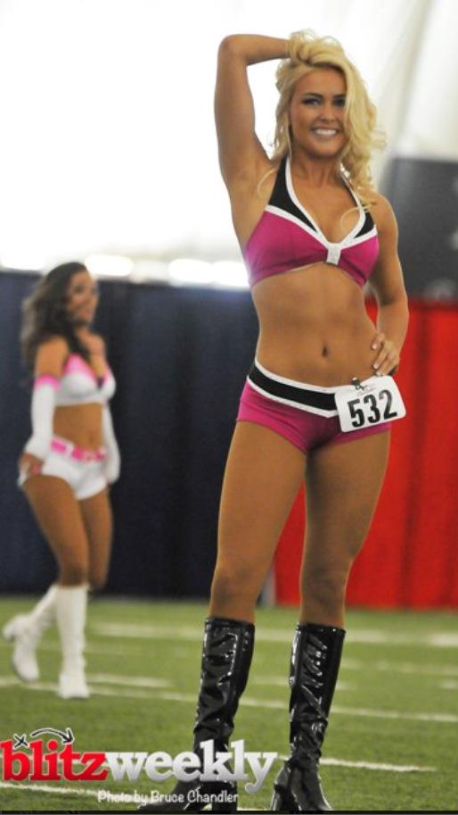 CBjHqLaUoAEBHL7.jpg:large