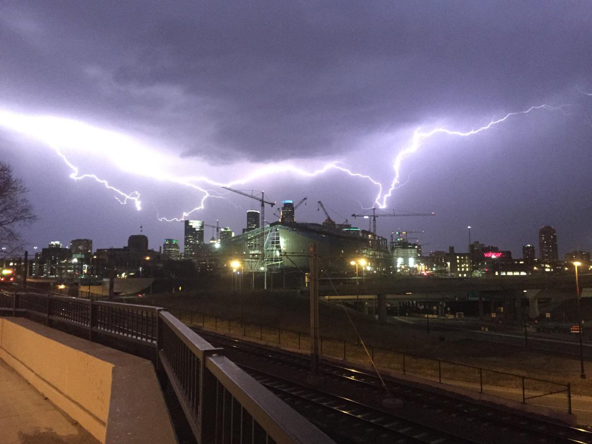 skywaymyway's tweet photo. @Vikings those cranes are grounded, right? http://t.co/P0TQJYRLVd