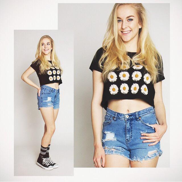 laurennikohl_'s tweet photo. April ☔️ bring May 🌻. #ragstock #spring #privilegedmodelmanagement #model #croptop #highwaistedshorts http://t.co/qhd2UprGgC