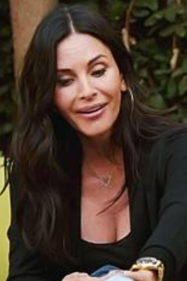 SherandtheCity's tweet image. What happened to Monica?
#plasticthings