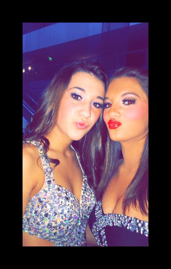 taylorsica's tweet photo. “@Maddiedeluca: #wcw to my twinny because well she's my twinny 💖👾😈 #blurredface http://t.co/dEpNbqNuwP” what happened to your face