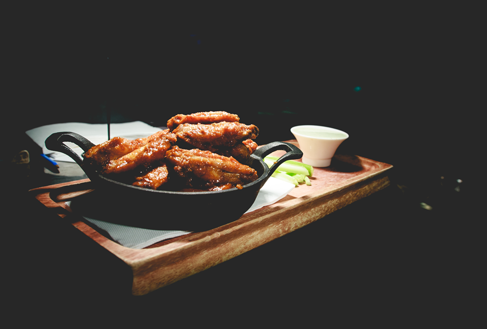 SthBankSurfClub's tweet photo. Finger Licking Buffalo Wings w/ blue cheese dipping sauce &amp; celery sticks 250g $8 1⁄2 Kilo $14 #RelaxSavourEnjoy http://t.co/dtvFKXxcxv