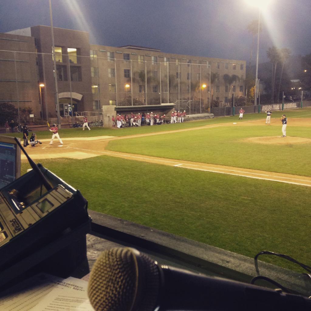PI314____'s tweet photo. Baseball under the lights. #AprilFools #BiolaBaseball @BiolaAthletics http://t.co/XKLstM5OBS