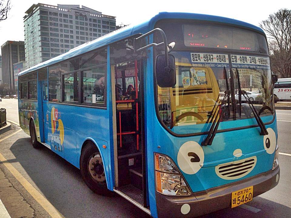 수원시에 꼬마버스 "타요" 나타났다!! 수원역, 수원시청, 망포역을 경유해 황골벽산아파트를 종점으로 하는 시내버스 51번버스가 타요버스로 운행됩니다.
 많이 이용해 주세요^^ #수원시_타요버스